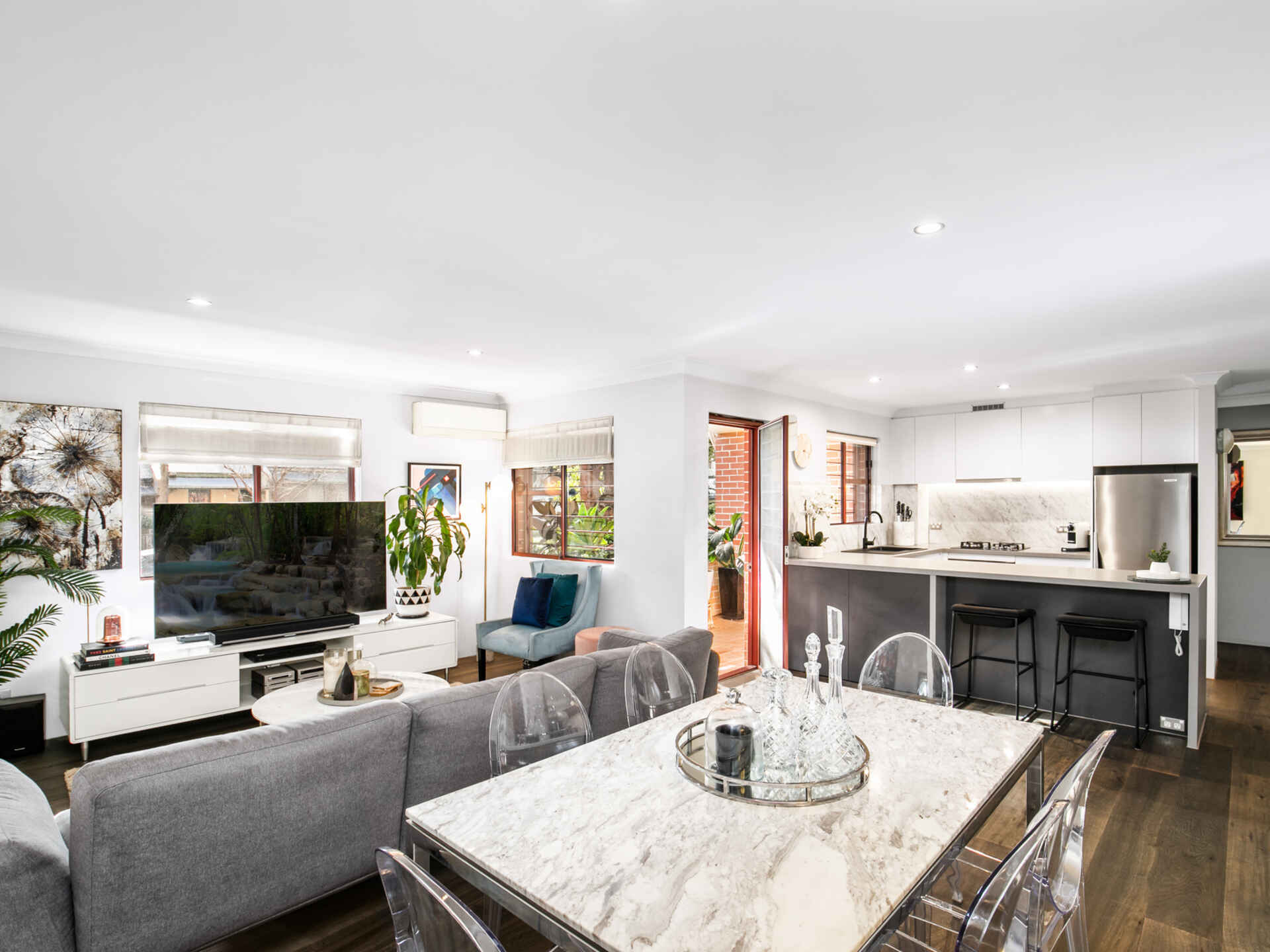 19/2 Kensington Mews Waterloo