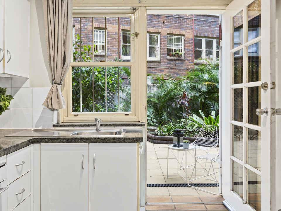 2/4 McDonald Street Potts Point
