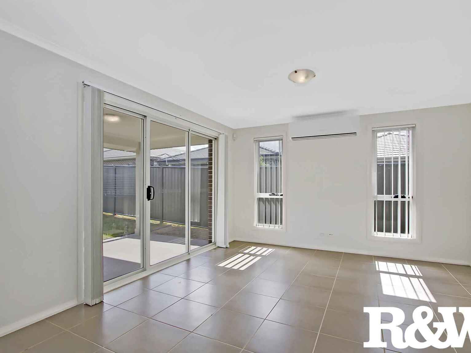 45 Sinclair Parade Jordan Springs 45 Sinclair Parade Jordan Springs