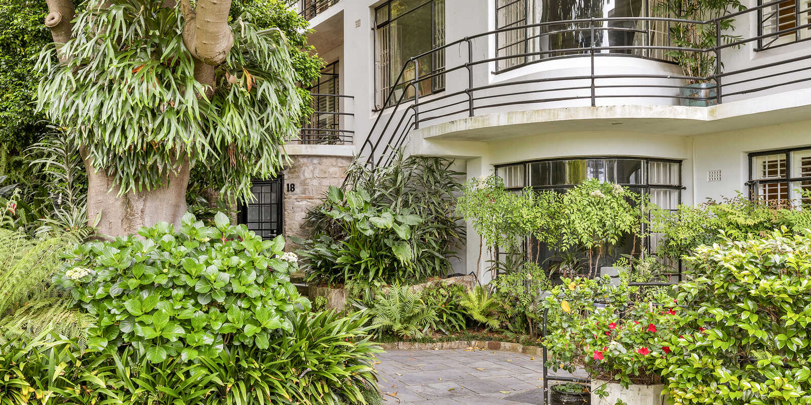 18/8A Wylde Street Potts Point 18/8A Wylde Street Potts Point