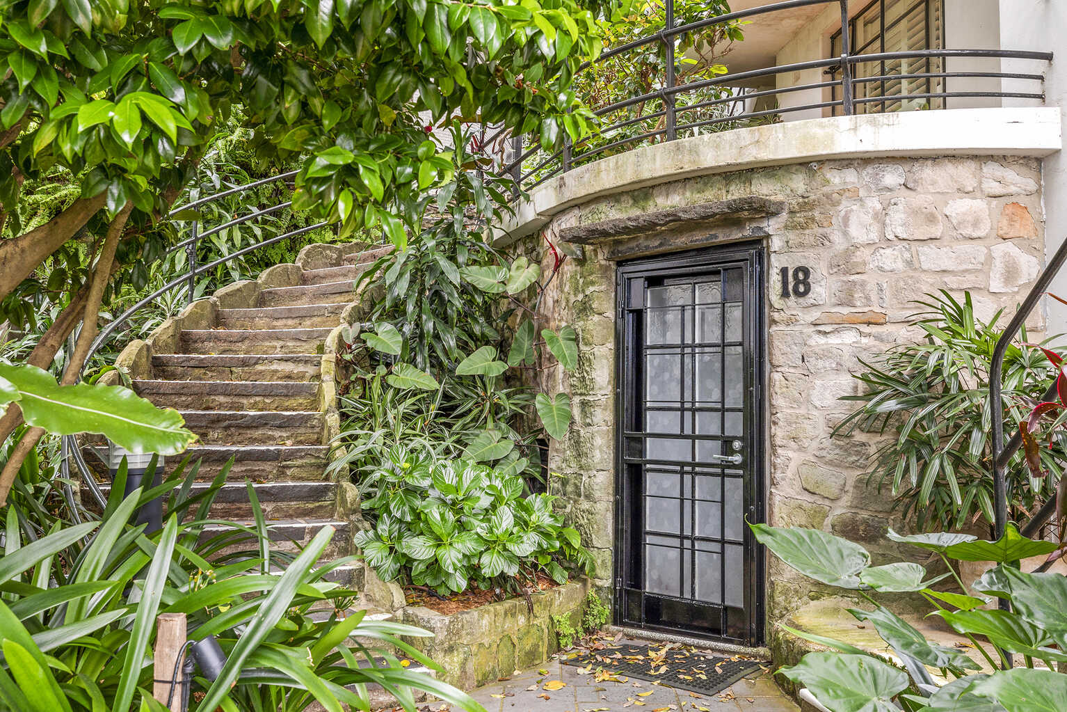 18/8A Wylde Street Potts Point 18/8A Wylde Street Potts Point