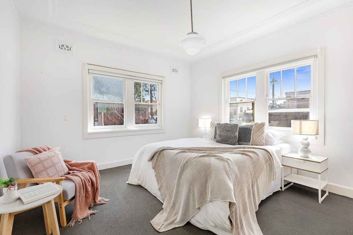 1/8 Loftus Cres Homebush