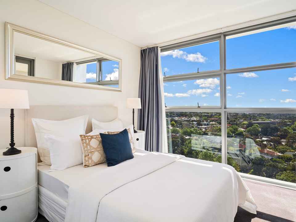 R1303/200-220 Pacific Highway Crows Nest