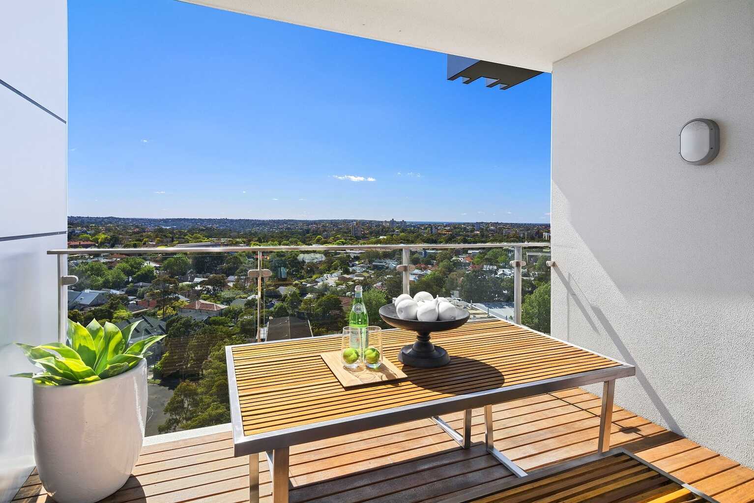 R1303/200-220 Pacific Highway Crows Nest