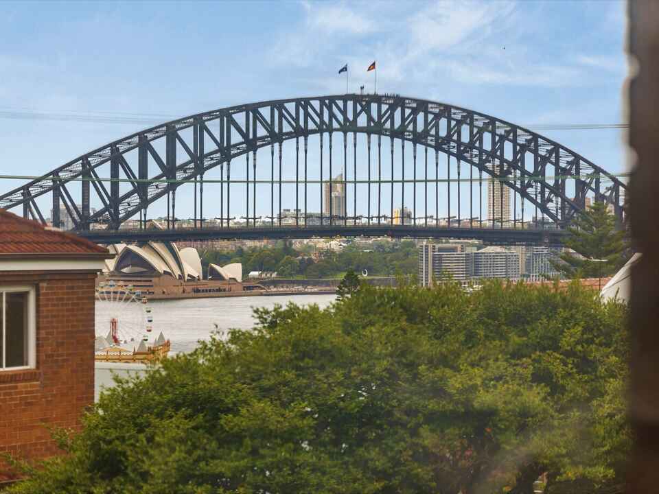 4/214 Blues Point Road McMahons Point