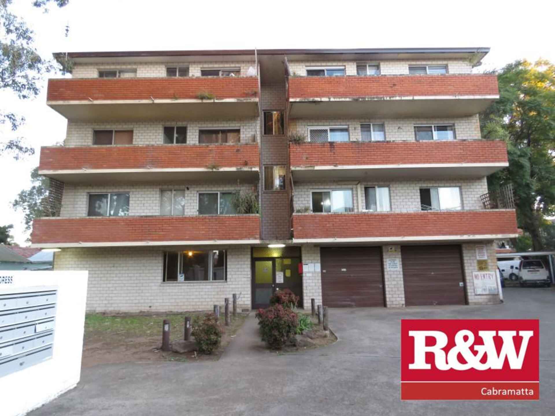 14/1 Waterside Crescent Carramar