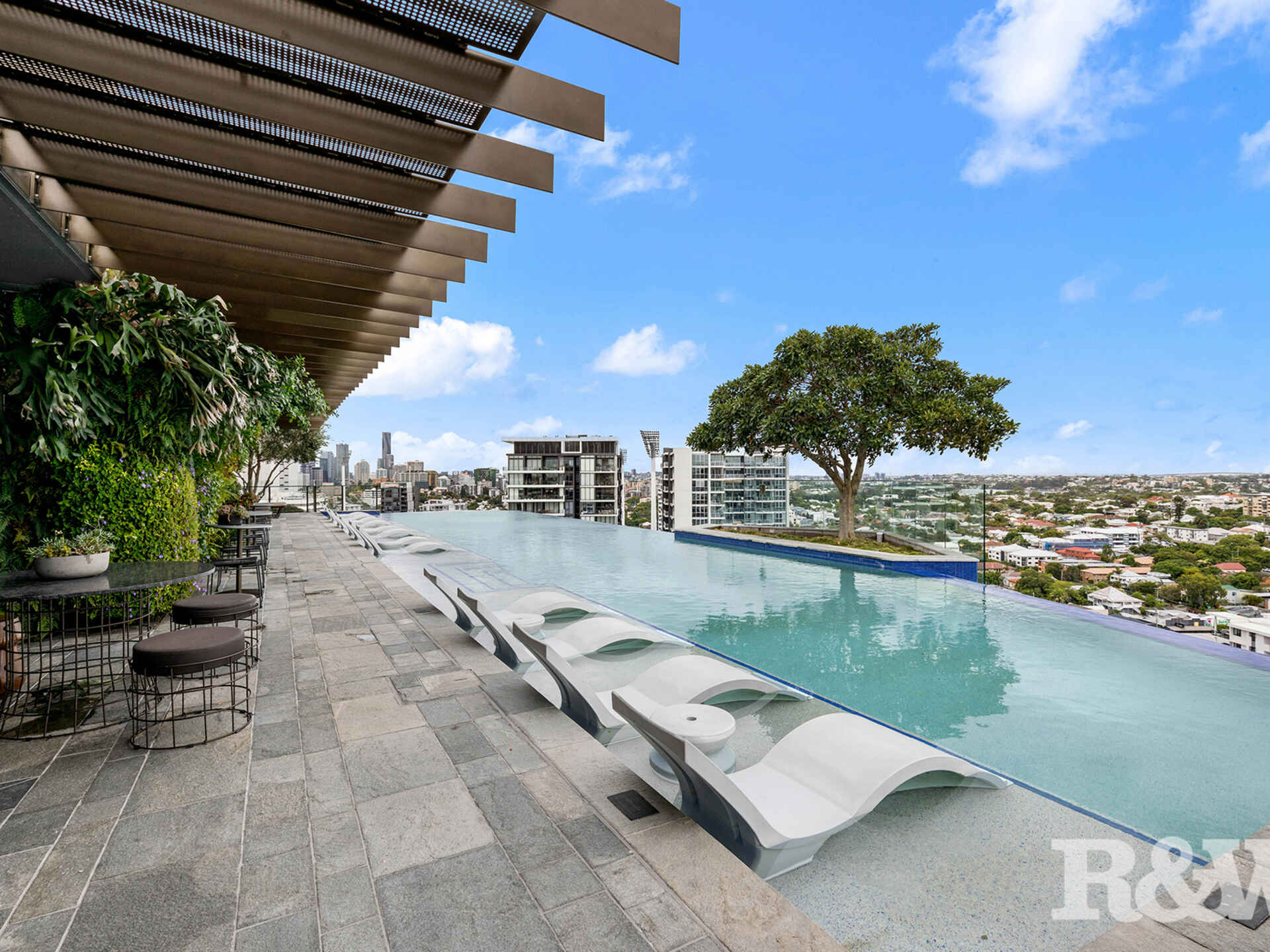 810/62 Logan Road Woolloongabba
