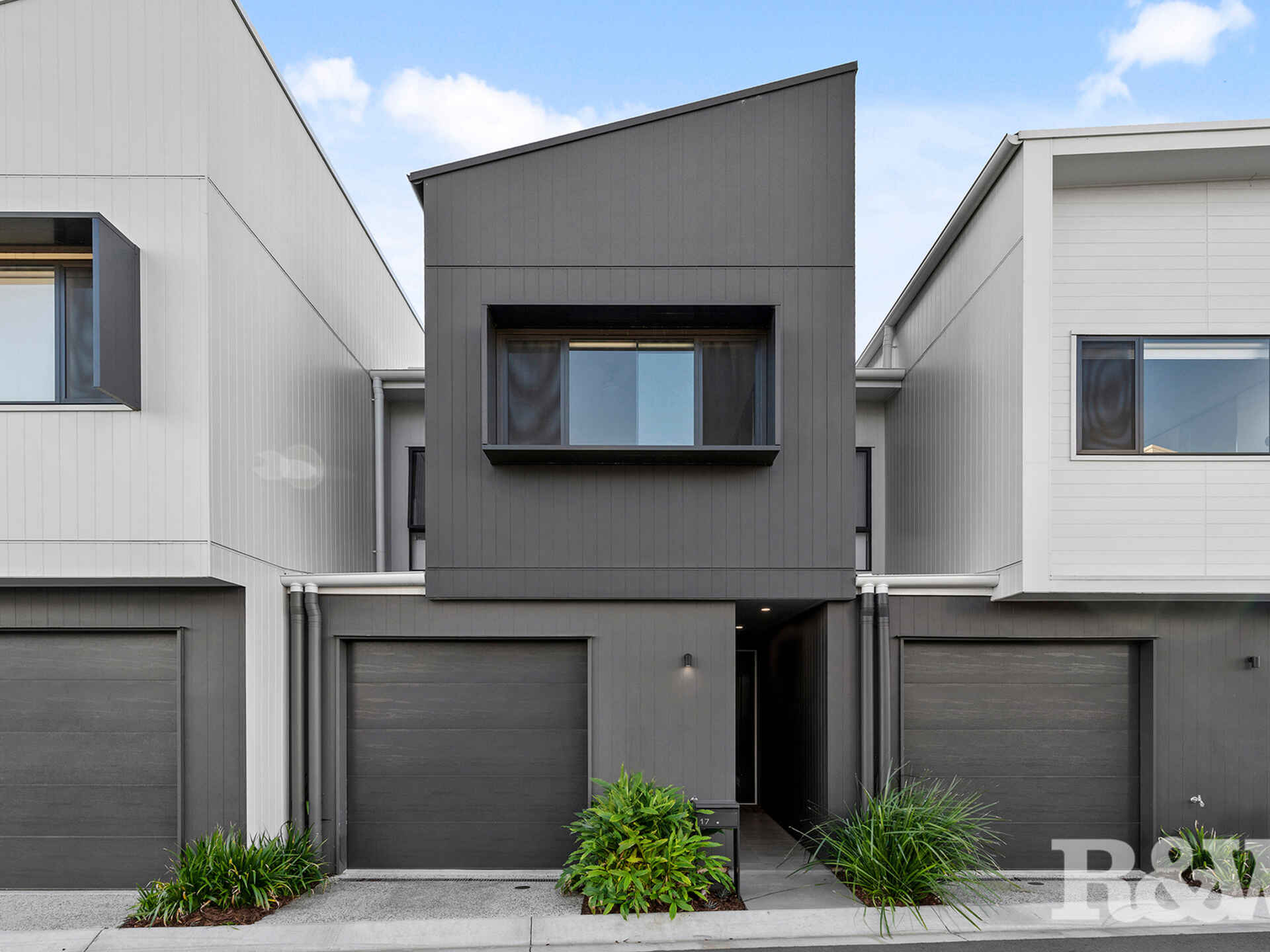 17/9 Ellen Street Carina