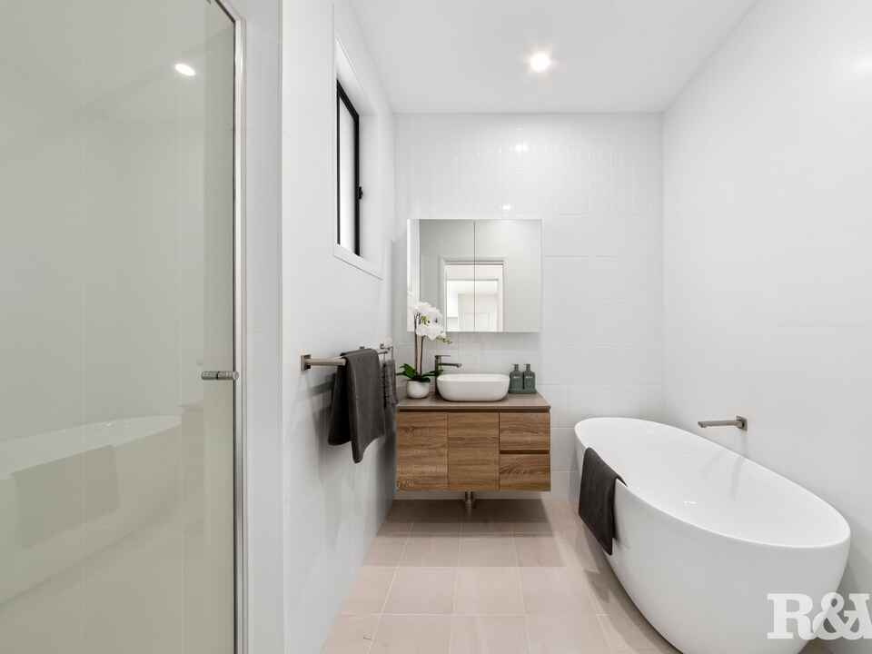 2/2 Webb Road Booker Bay