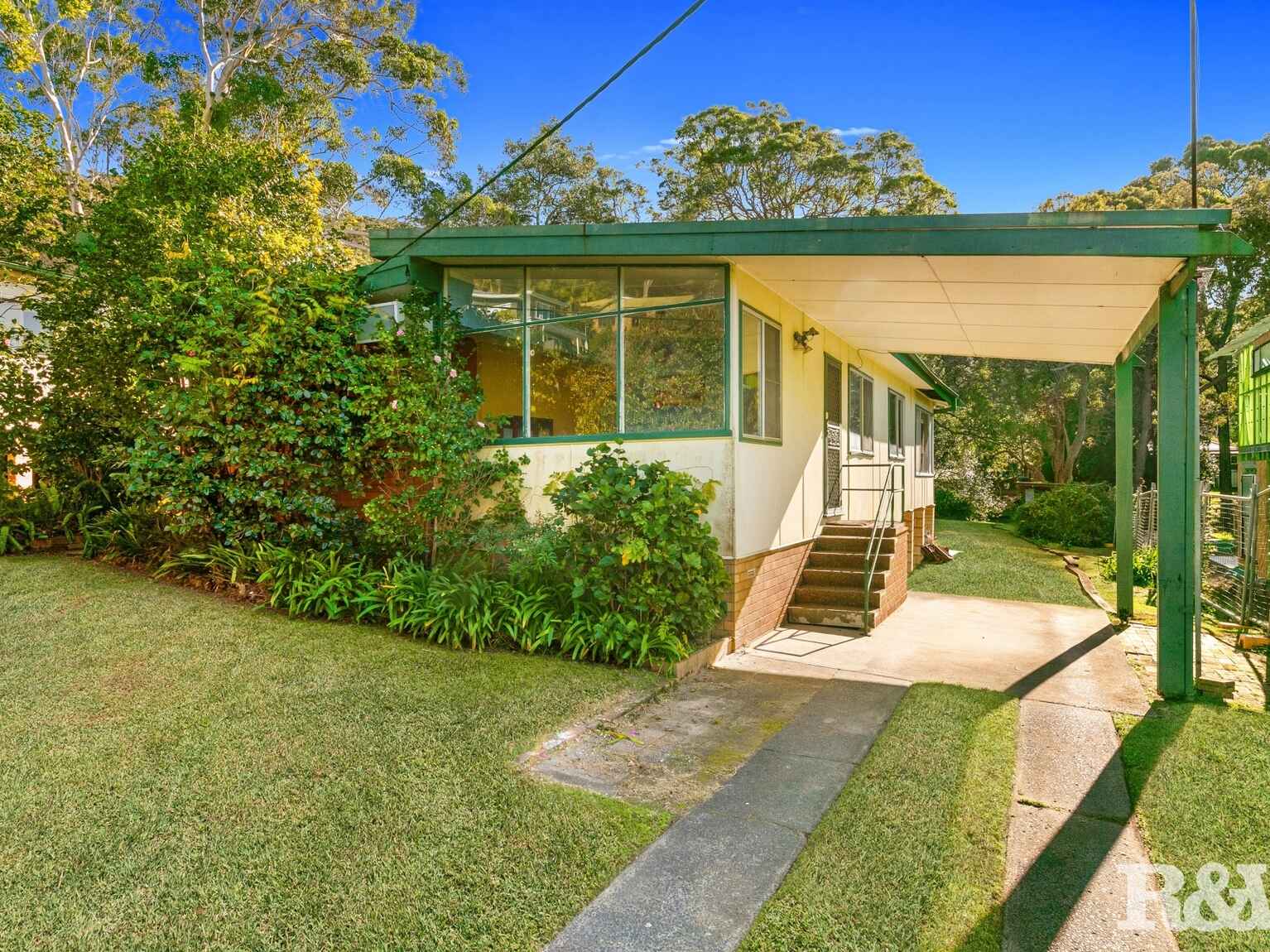 27 Takari Avenue Point Clare