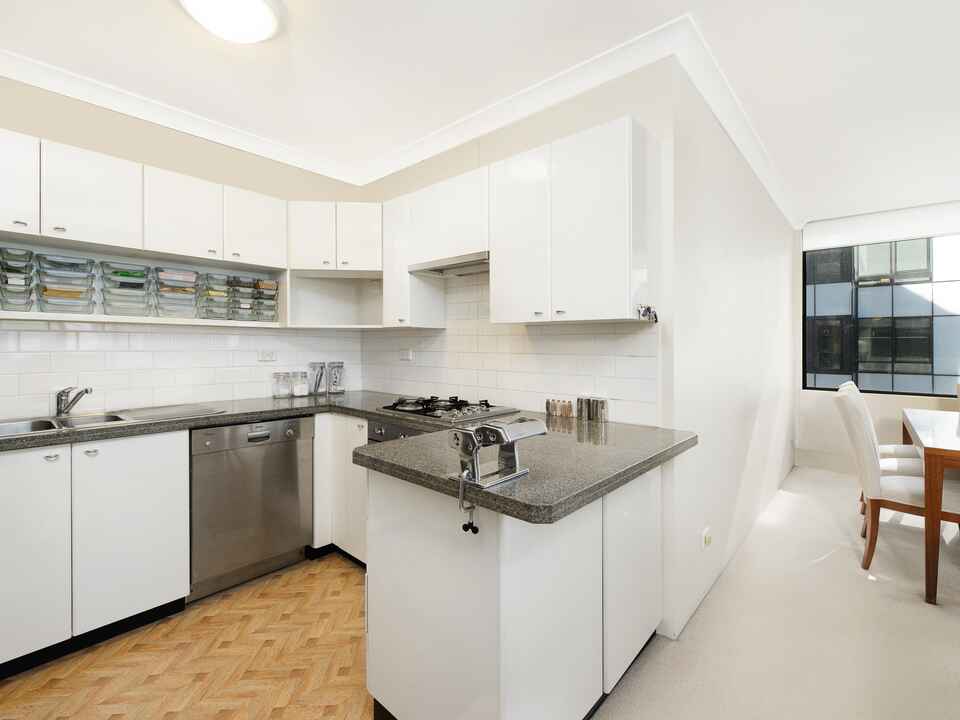 707/37-39 Mclaren Street North Sydney