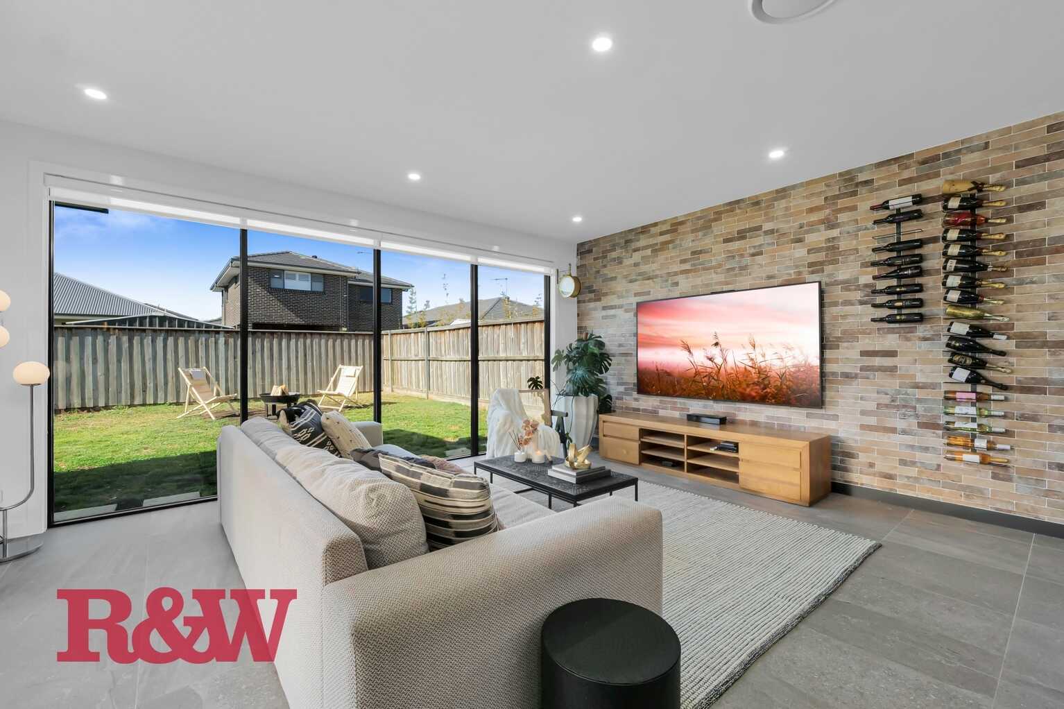 16 Caballo Street Gledswood Hills 16 Caballo Street Gledswood Hills