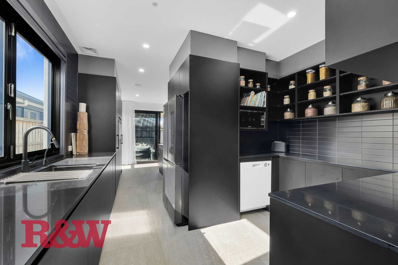 16 Caballo Street Gledswood Hills 16 Caballo Street Gledswood Hills