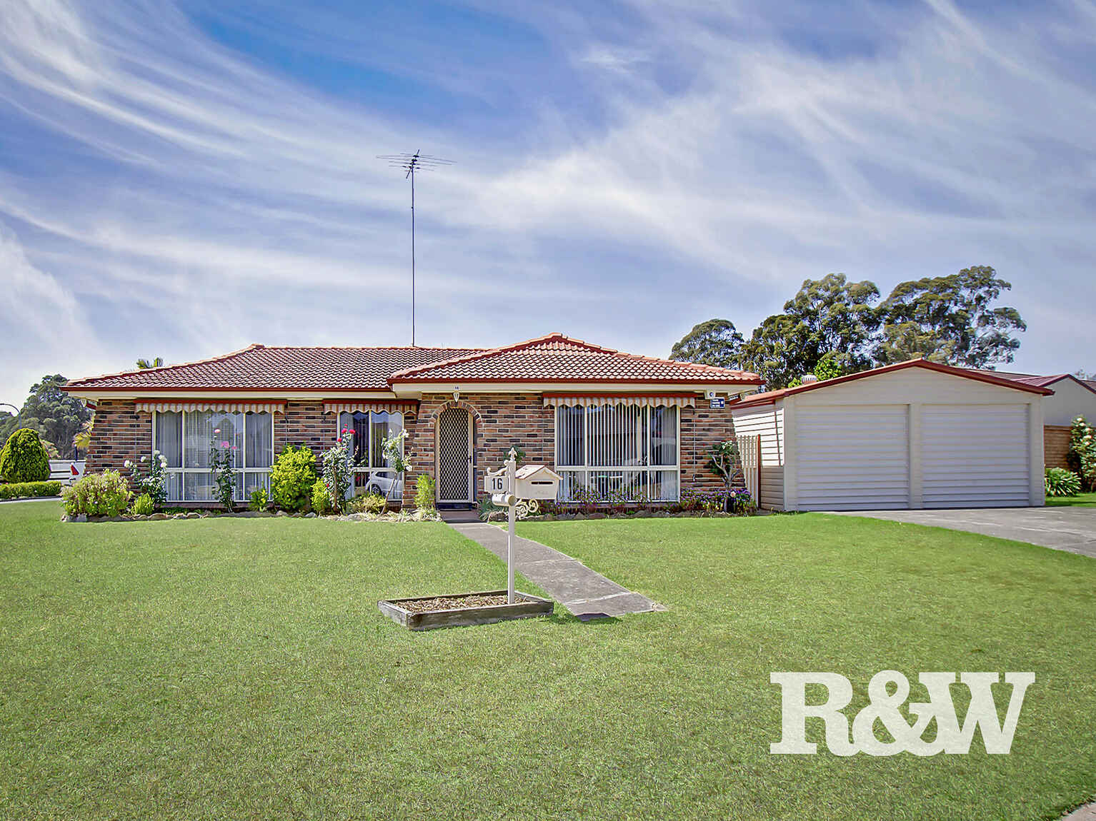 16 Grevillea Drive St Clair