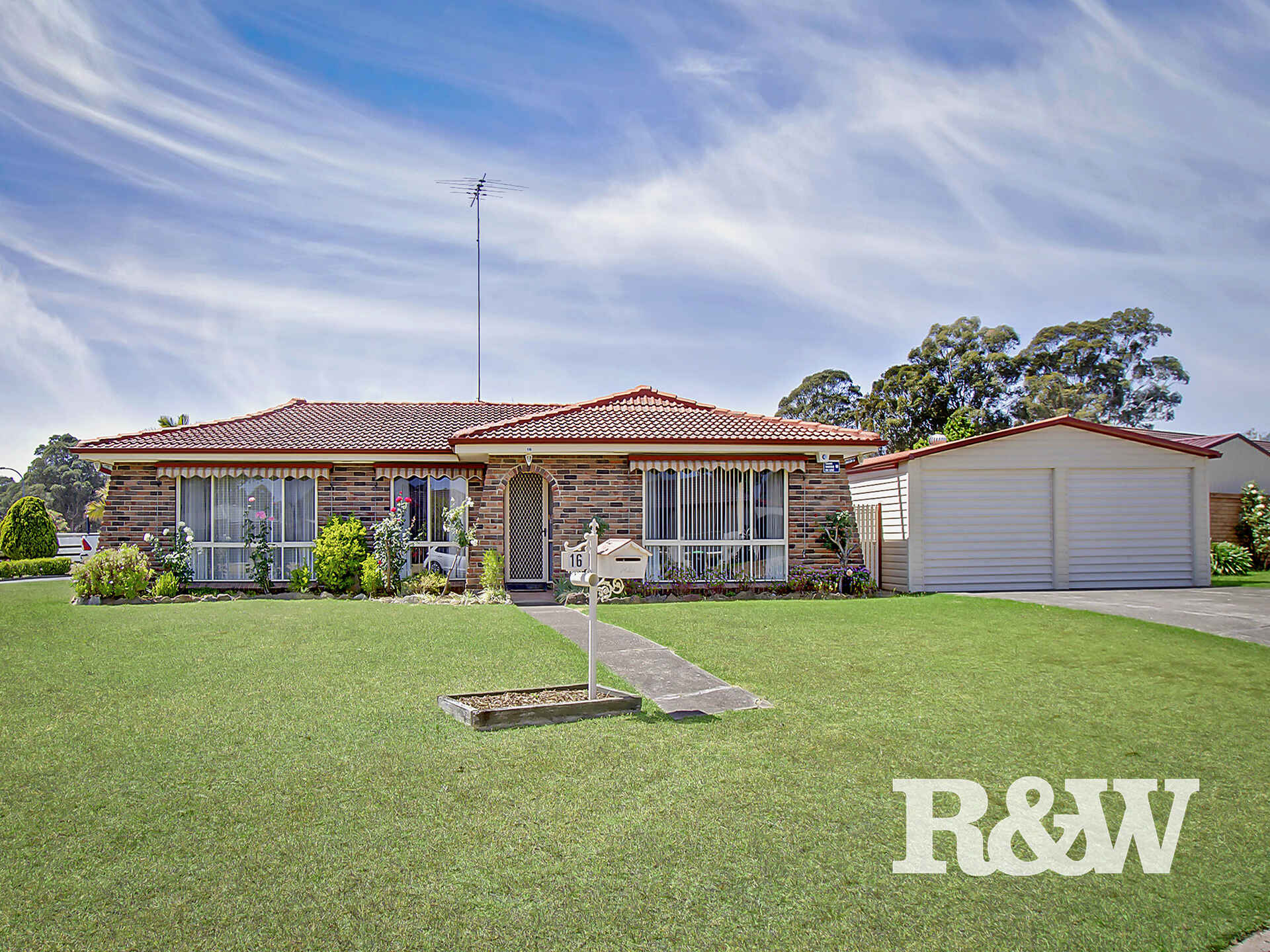 16 Grevillea Drive St Clair