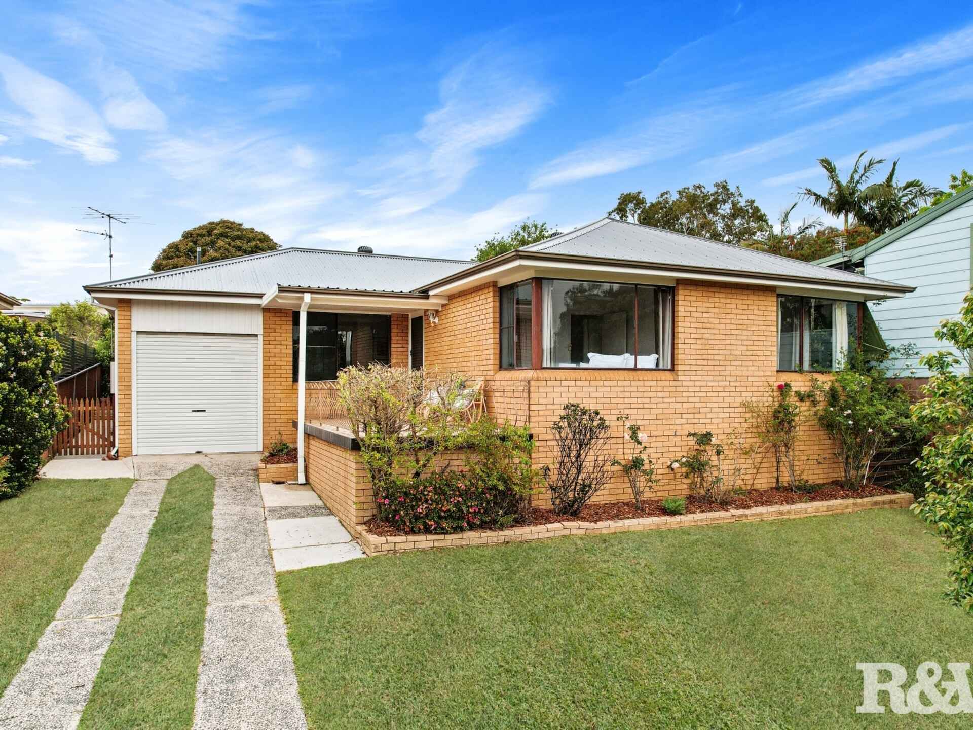 19 Matthews Parade Point Clare