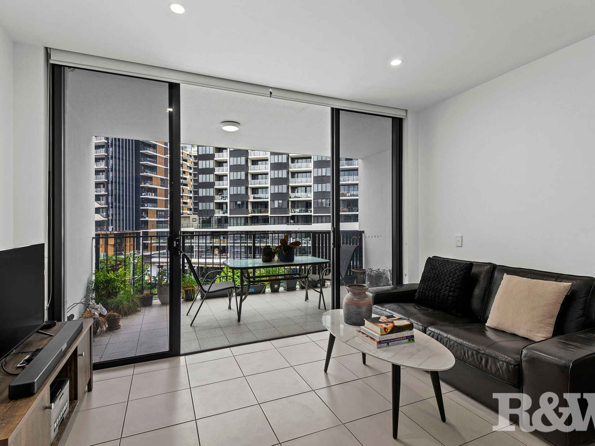 402/8 Holden Street Woolloongabba