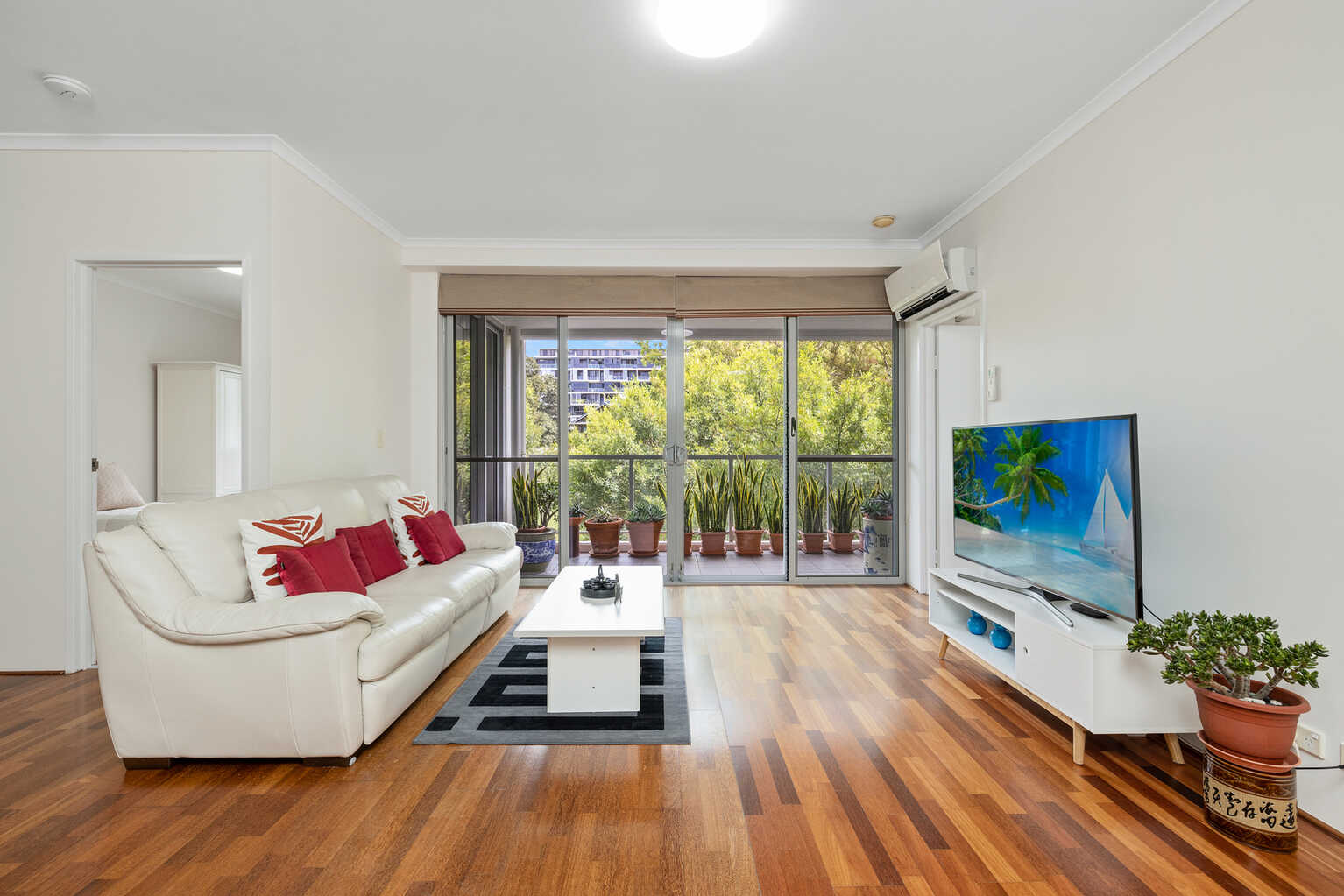 8/4 Grandstand Parade Zetland 8/4 Grandstand Parade Zetland