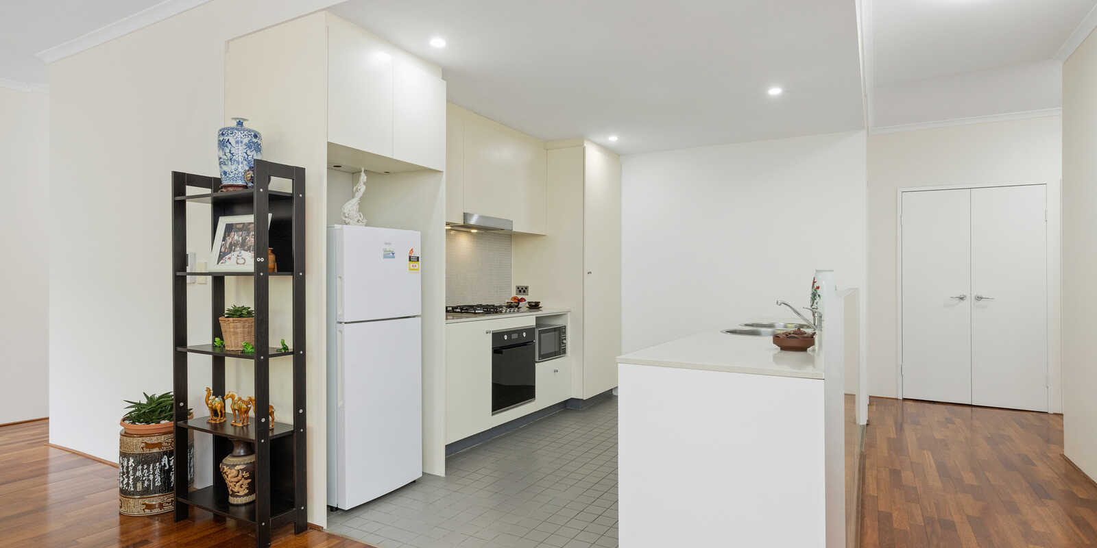 8/4 Grandstand Parade Zetland 8/4 Grandstand Parade Zetland