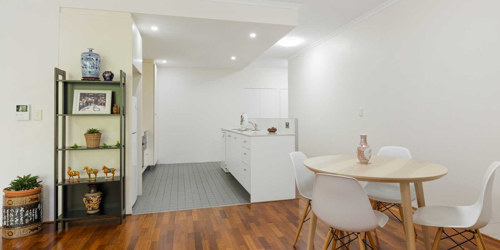 8/4 Grandstand Parade Zetland 8/4 Grandstand Parade Zetland