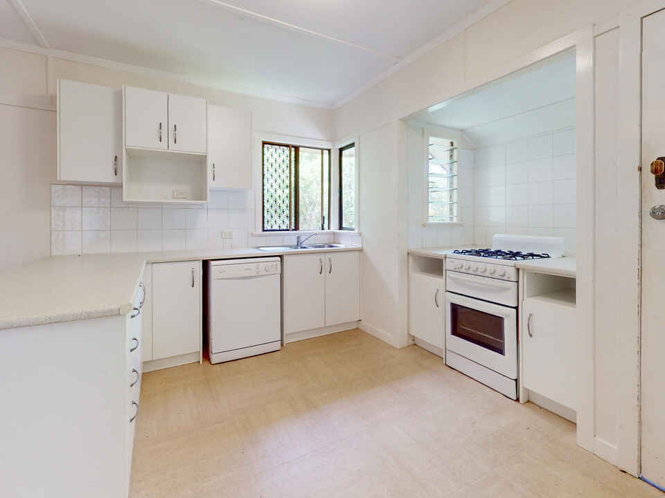 32 Thuruna Street Stafford