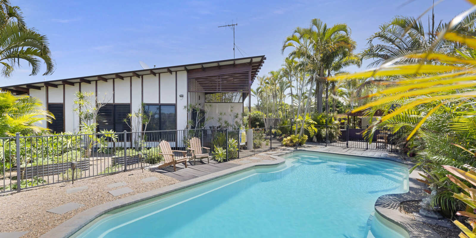 54 Palm View Drive Moore Park Beach 54 Palm View Drive Moore Park Beach