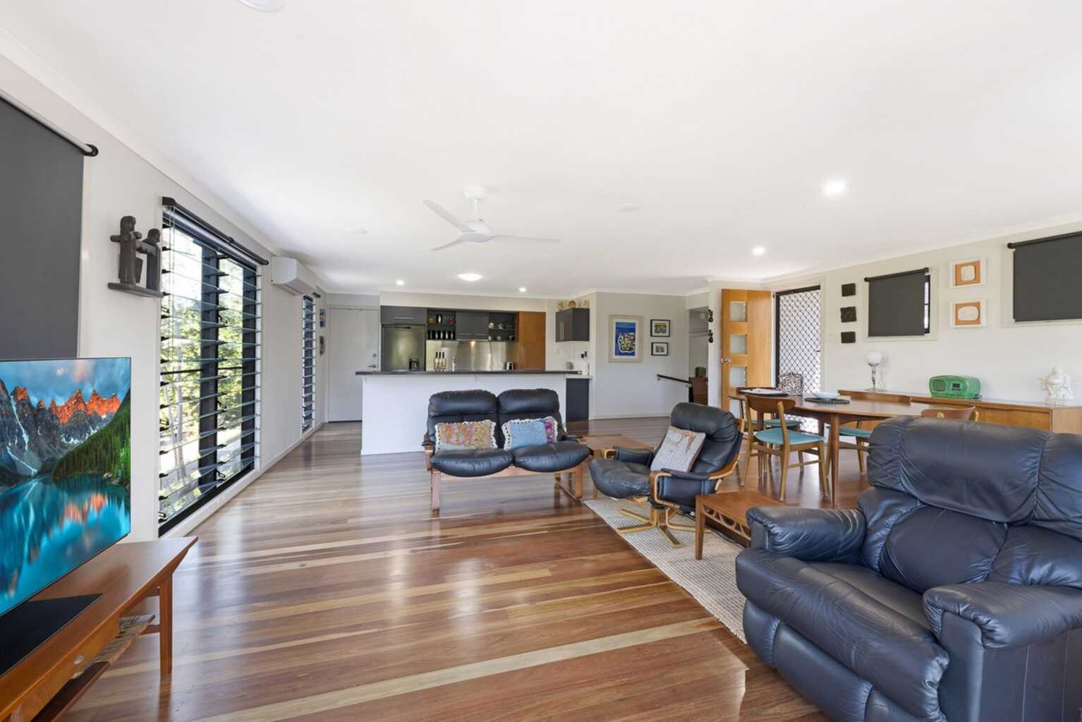 54 Palm View Drive Moore Park Beach 54 Palm View Drive Moore Park Beach