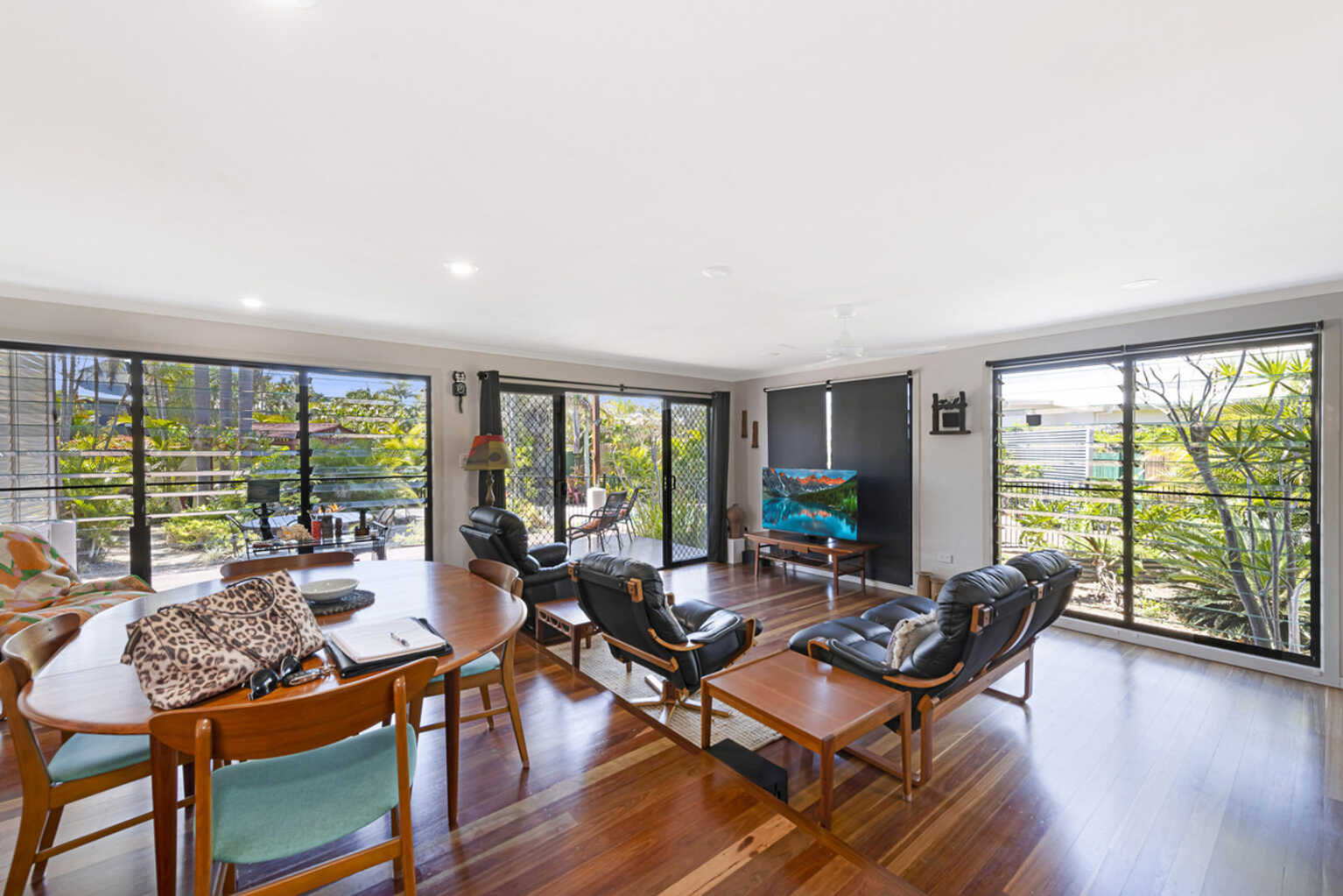 54 Palm View Drive Moore Park Beach 54 Palm View Drive Moore Park Beach