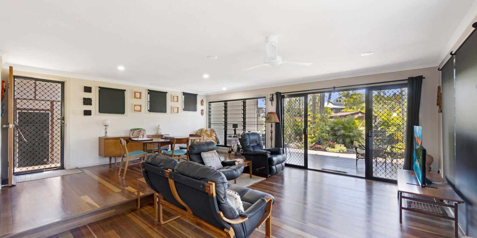 54 Palm View Drive Moore Park Beach 54 Palm View Drive Moore Park Beach