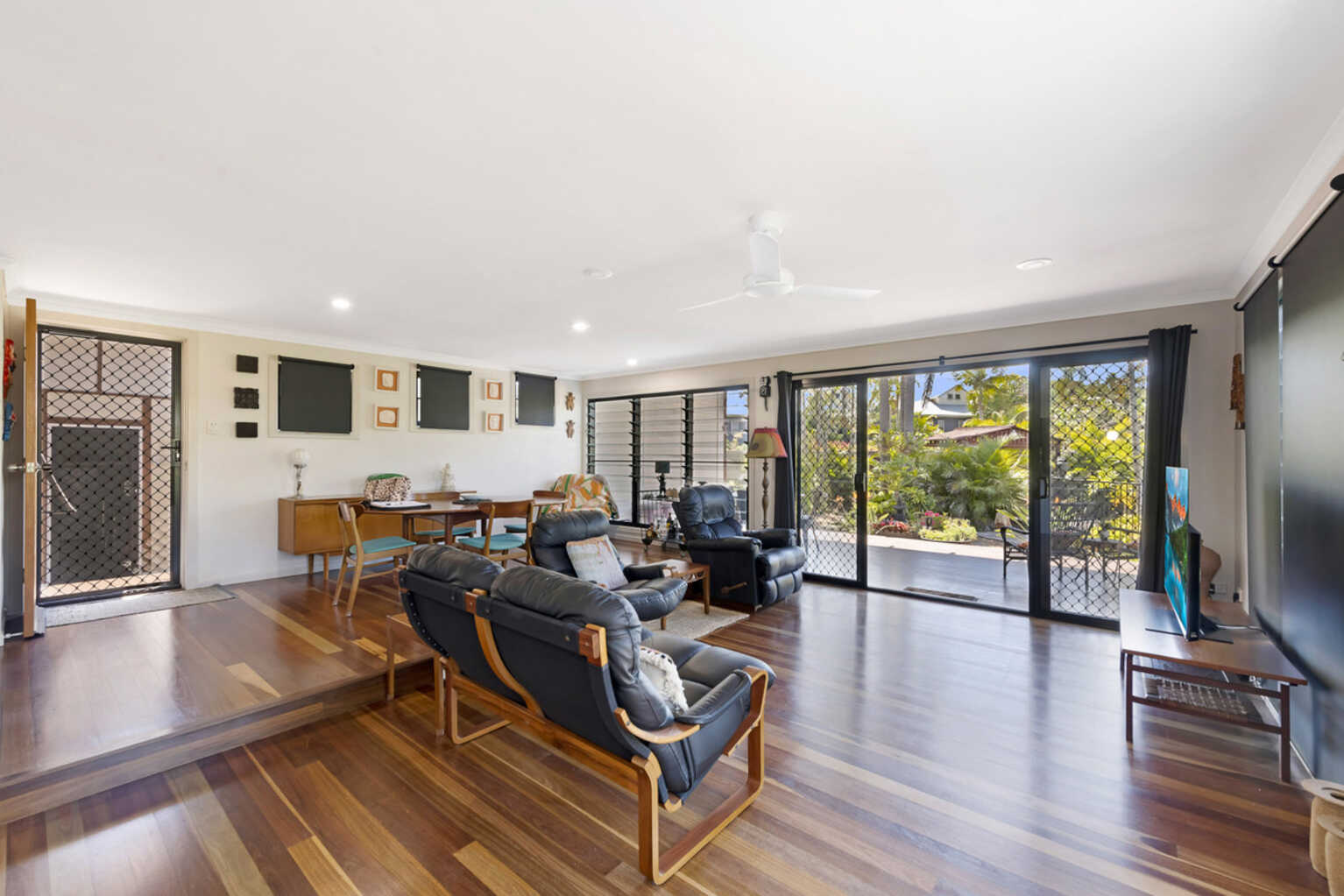 54 Palm View Drive Moore Park Beach 54 Palm View Drive Moore Park Beach