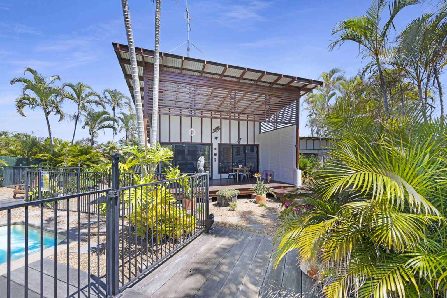 54 Palm View Drive Moore Park Beach 54 Palm View Drive Moore Park Beach