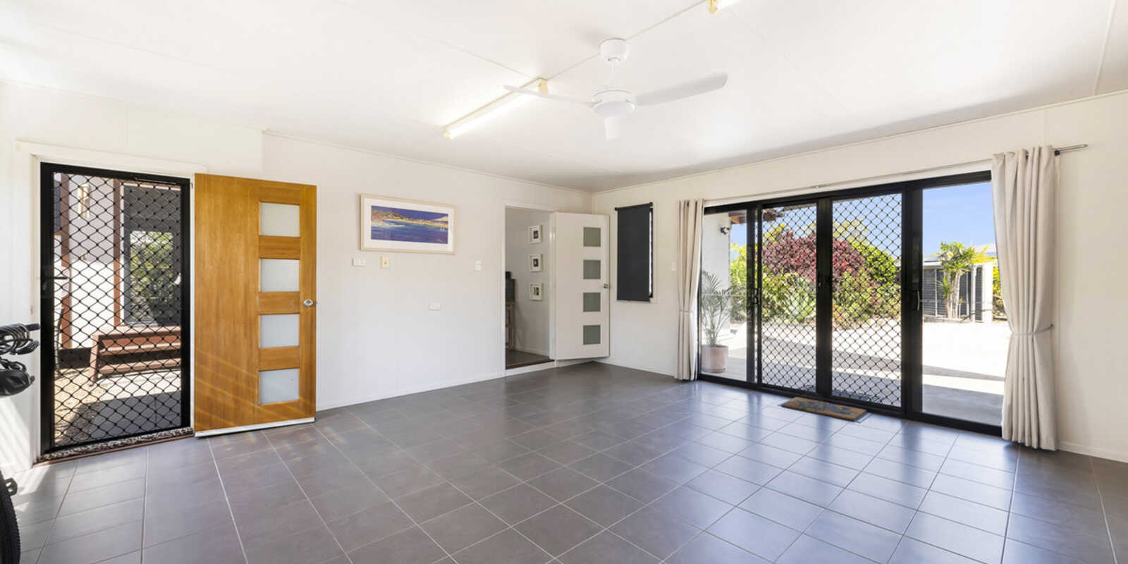 54 Palm View Drive Moore Park Beach 54 Palm View Drive Moore Park Beach