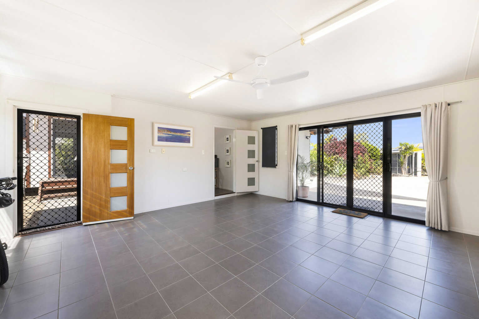 54 Palm View Drive Moore Park Beach 54 Palm View Drive Moore Park Beach