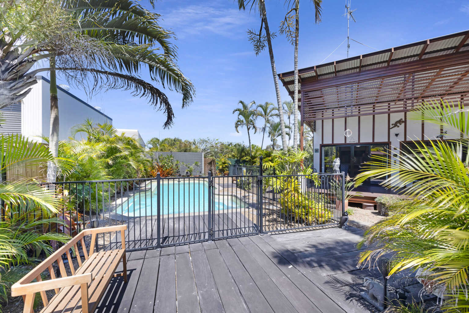 54 Palm View Drive Moore Park Beach 54 Palm View Drive Moore Park Beach