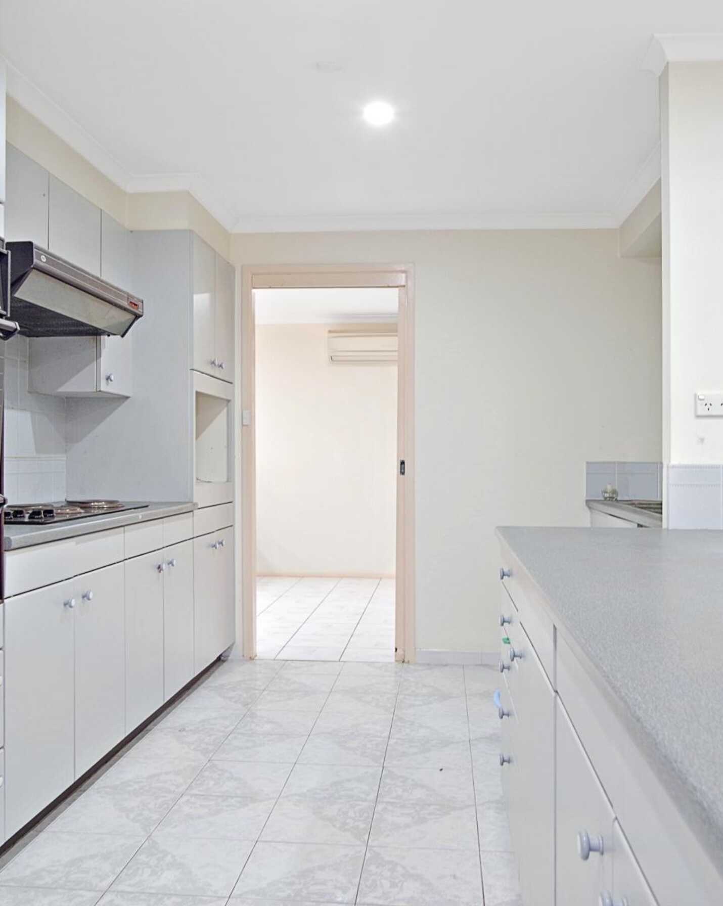13 Daydream Crescent Hinchinbrook, Hinchinbrook - Thumbnail 5