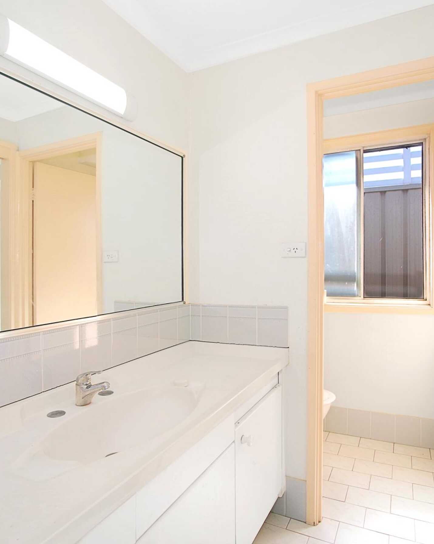 13 Daydream Crescent Hinchinbrook, Hinchinbrook - Thumbnail 6