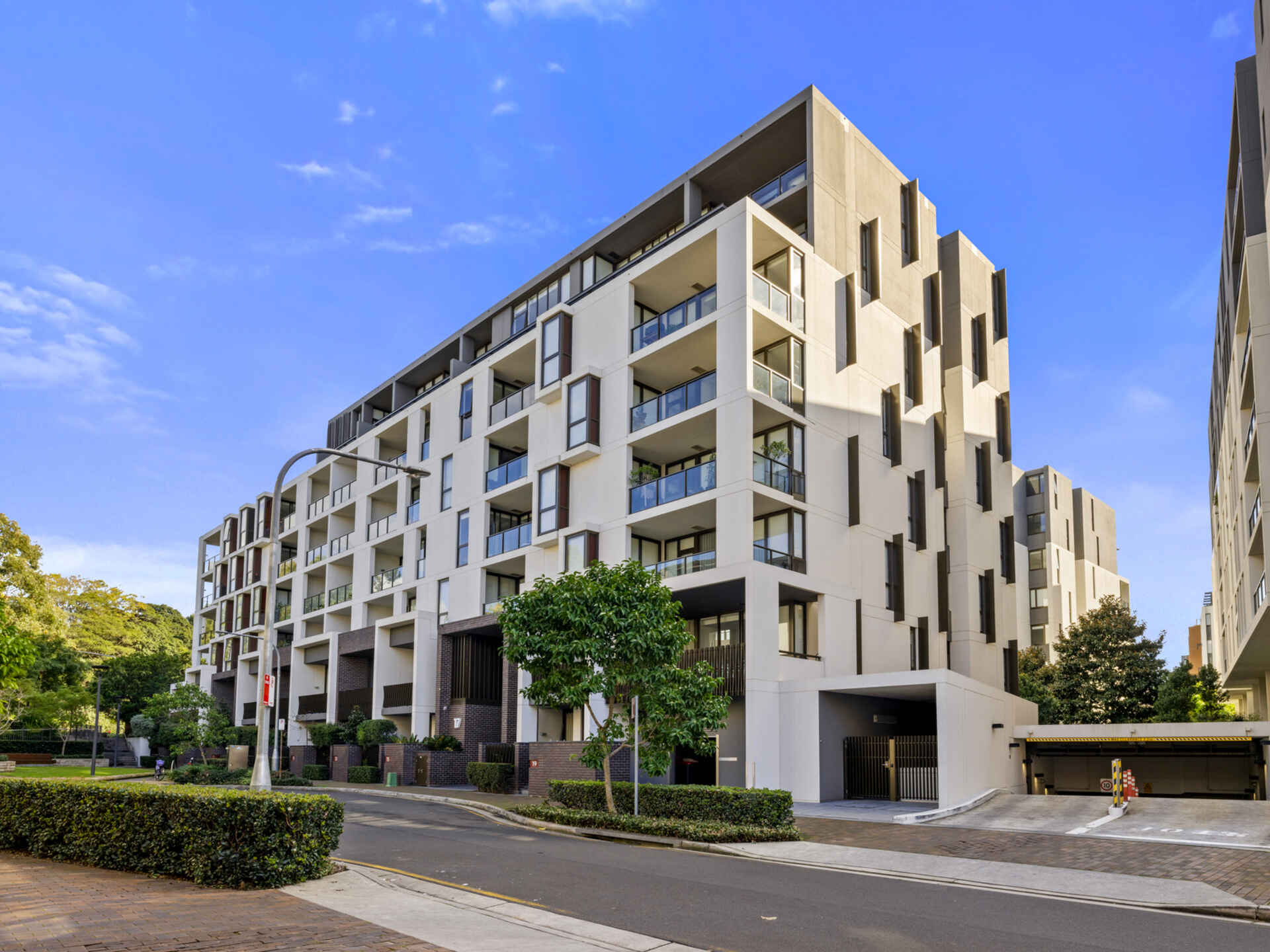 803/17 Grattan Close Forest Lodge