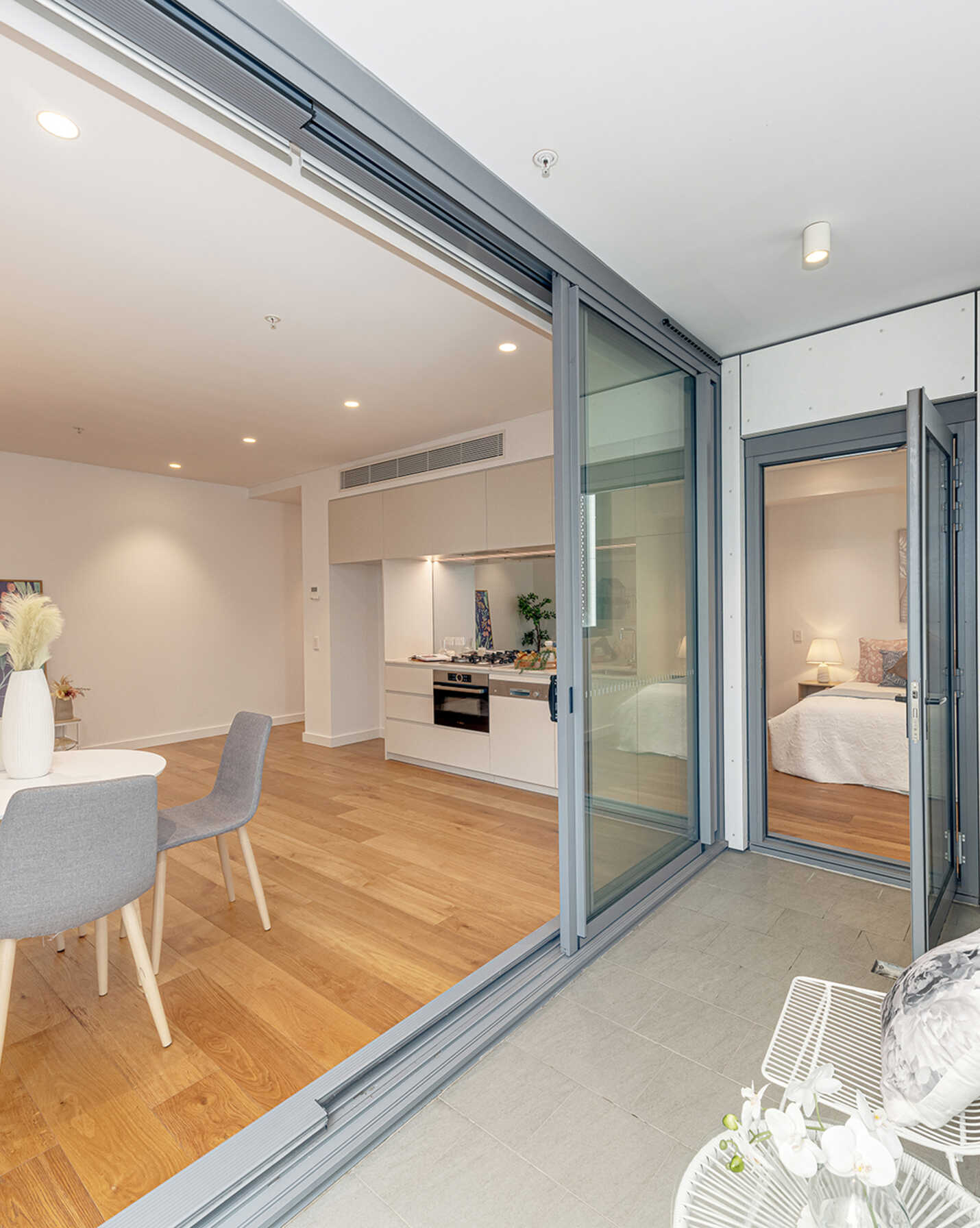 1609/221 Miller Street North Sydney, Sydney - Thumbnail 2