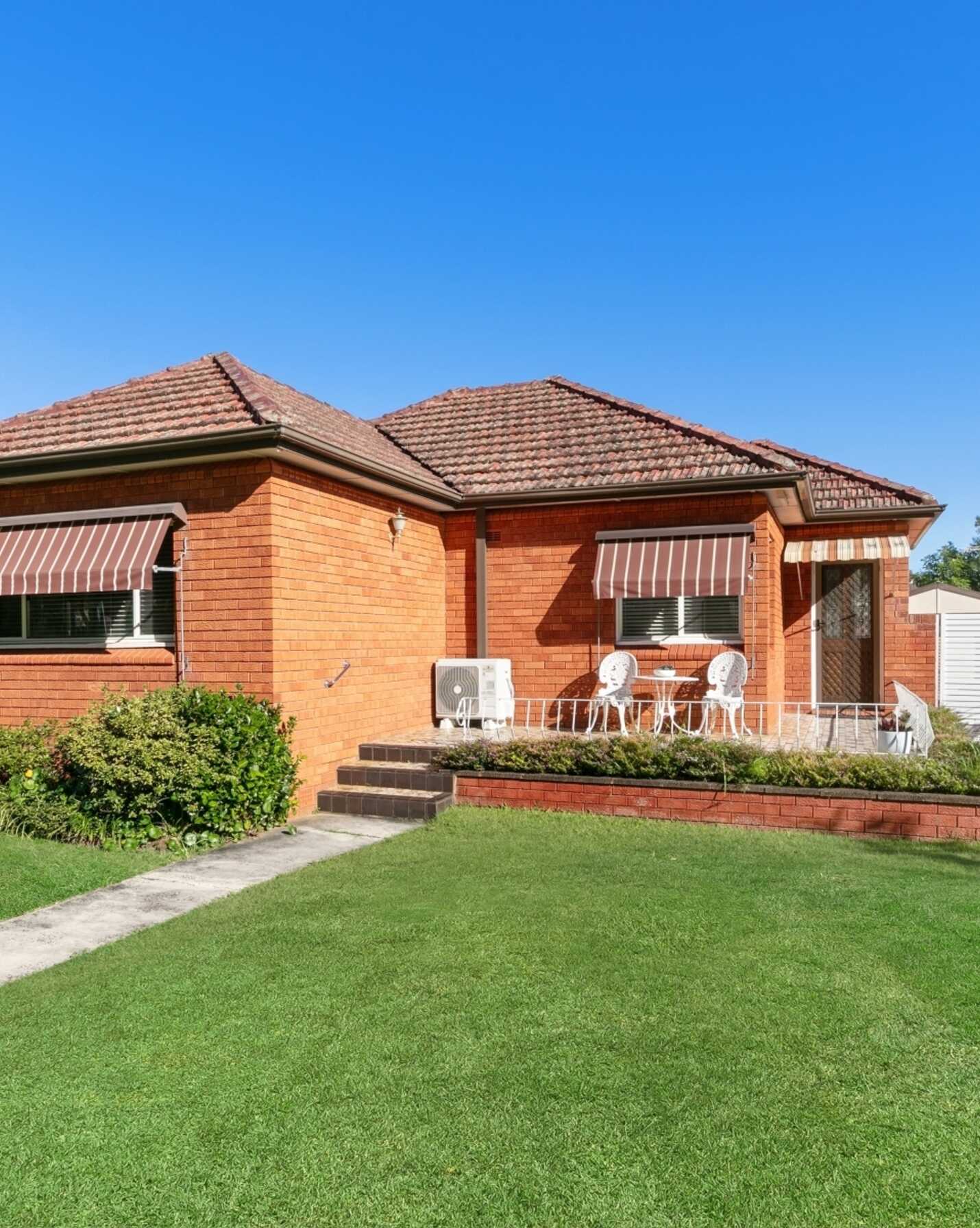 63 Memorial Av Blackwall, Blackwall - Thumbnail 2