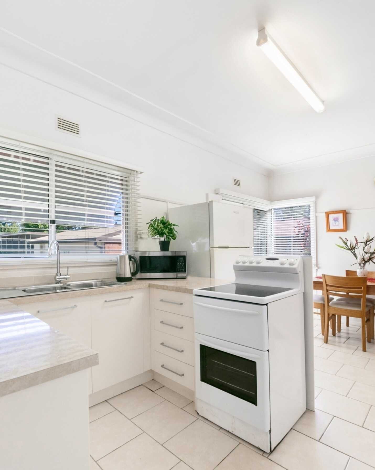 63 Memorial Av Blackwall, Blackwall - Thumbnail 3