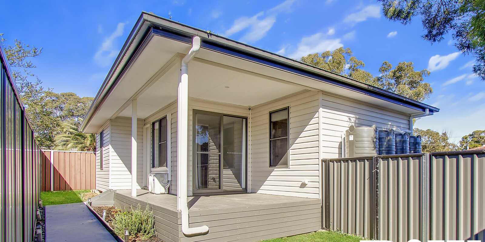 32 & 32A Marquesa Crescent Lethbridge Park 32 & 32A Marquesa Crescent Lethbridge Park