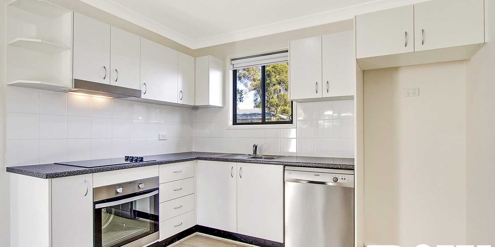 32 & 32A Marquesa Crescent Lethbridge Park 32 & 32A Marquesa Crescent Lethbridge Park
