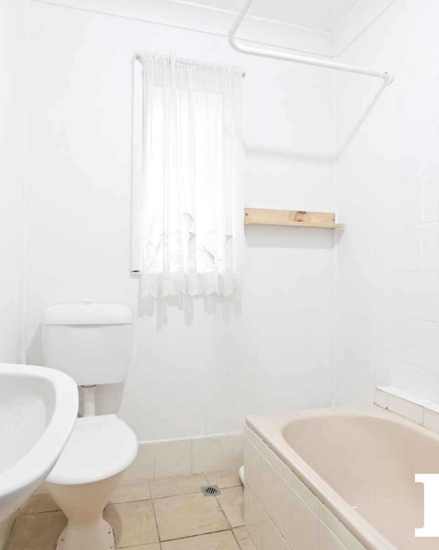 32 & 32A Marquesa Crescent Lethbridge Park, Park - Thumbnail 5