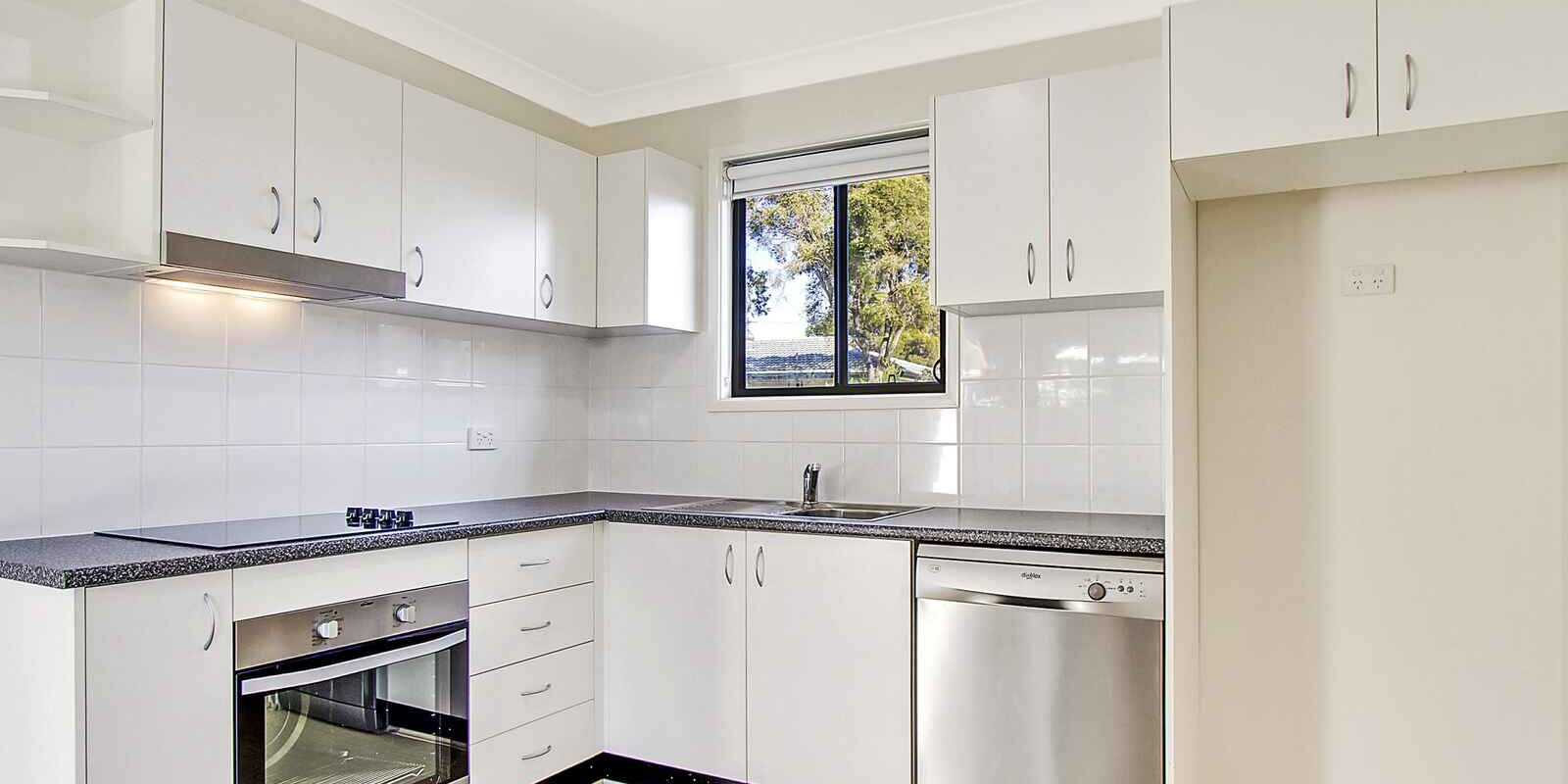 32 & 32A Marquesa Crescent Lethbridge Park 32 & 32A Marquesa Crescent Lethbridge Park