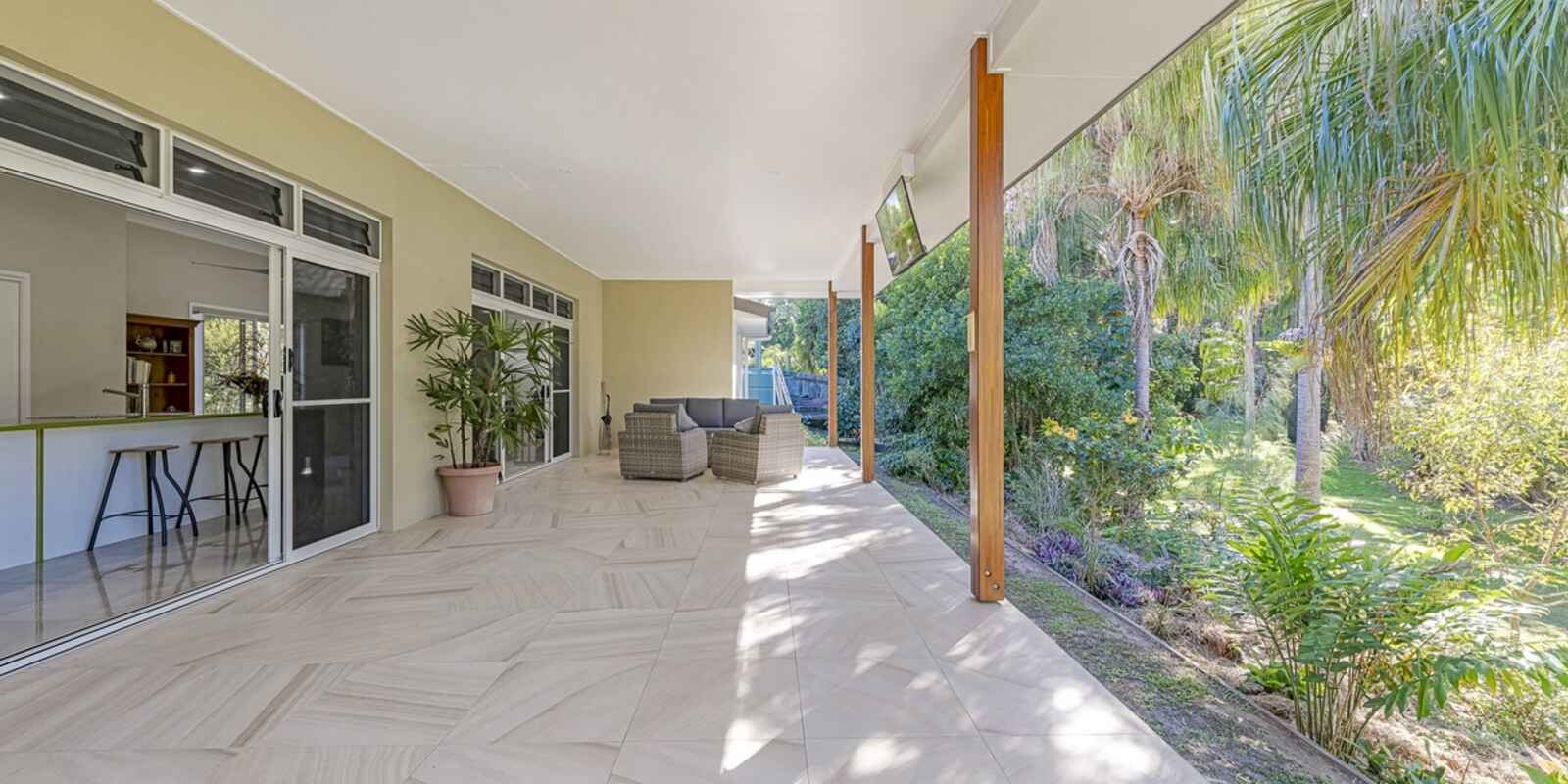 17 Woodlands Lane Moore Park Beach 17 Woodlands Lane Moore Park Beach