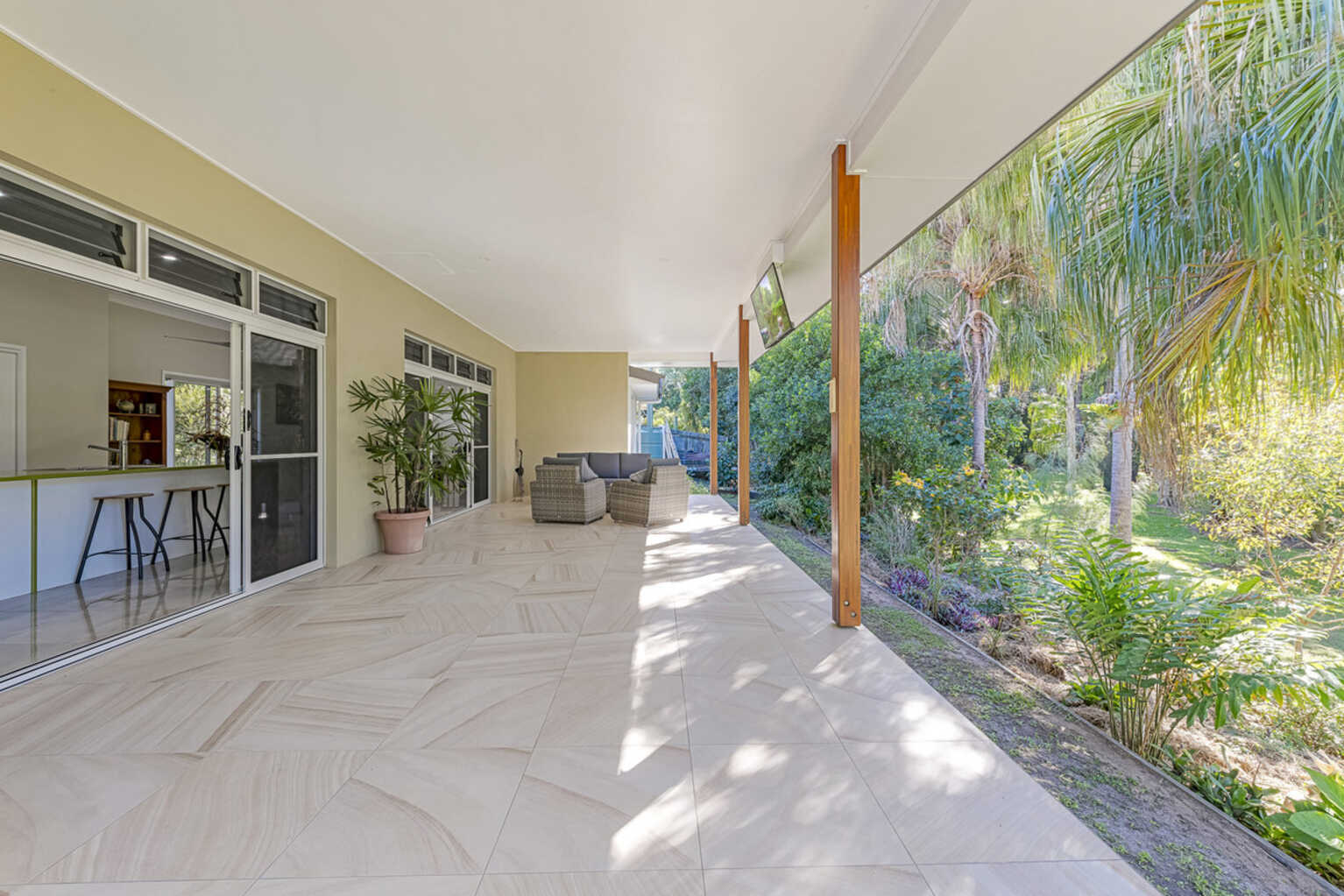 17 Woodlands Lane Moore Park Beach 17 Woodlands Lane Moore Park Beach