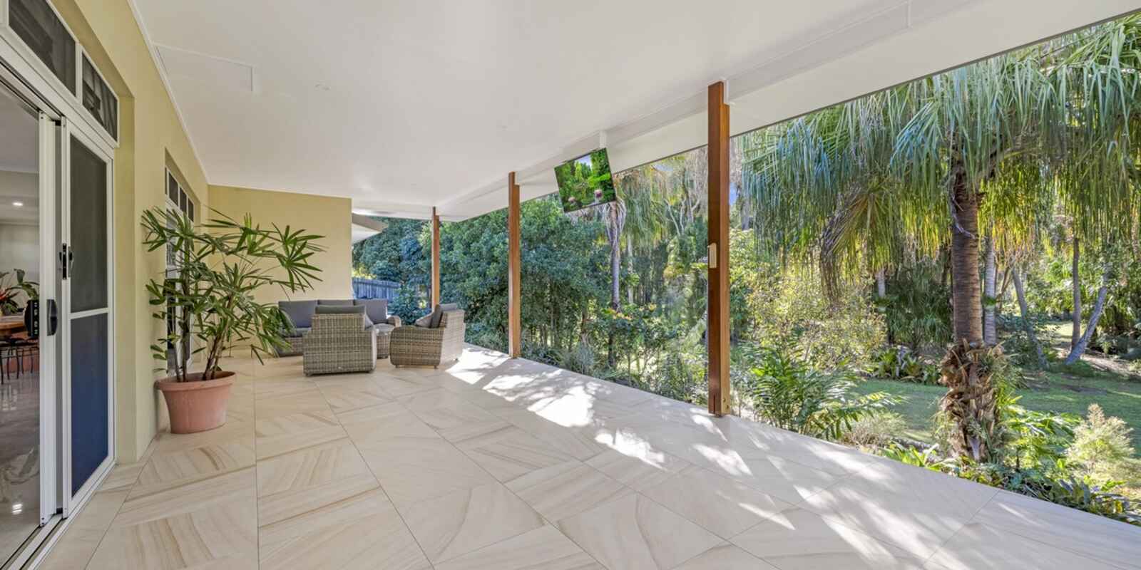 17 Woodlands Lane Moore Park Beach 17 Woodlands Lane Moore Park Beach