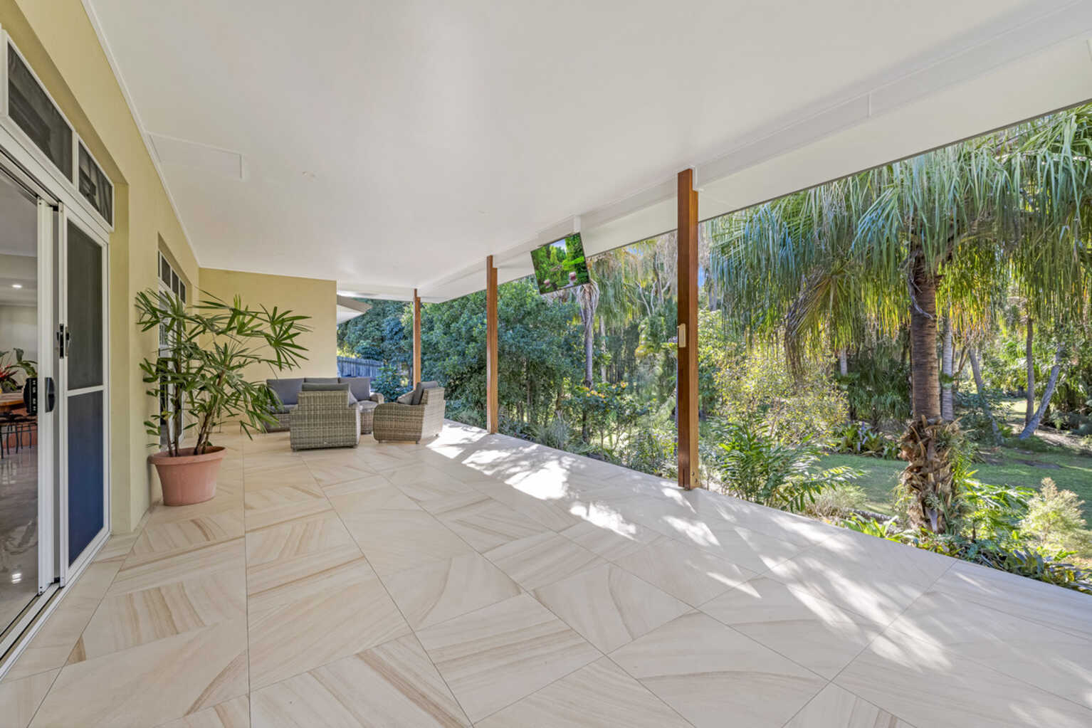 17 Woodlands Lane Moore Park Beach 17 Woodlands Lane Moore Park Beach