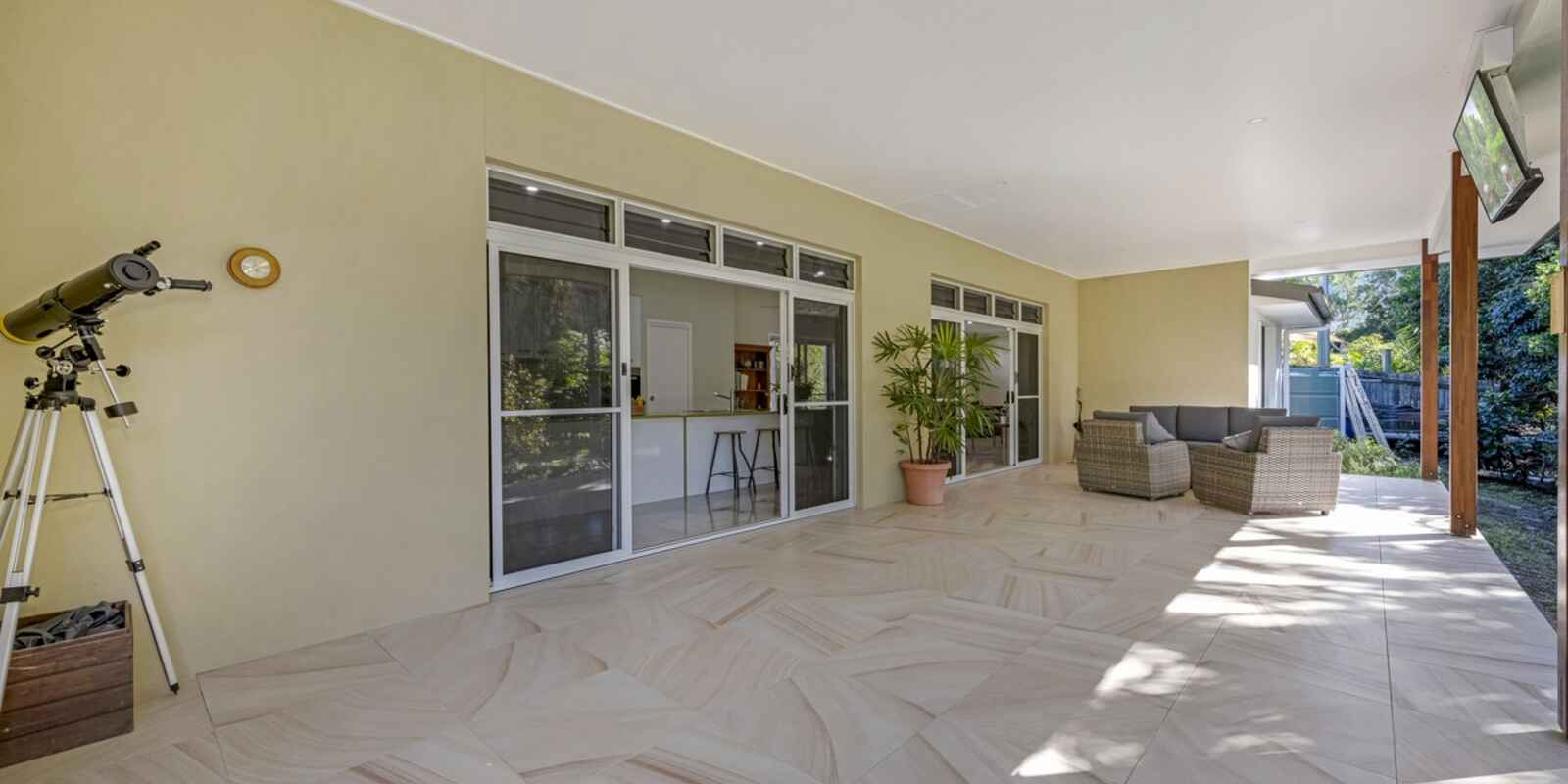 17 Woodlands Lane Moore Park Beach 17 Woodlands Lane Moore Park Beach
