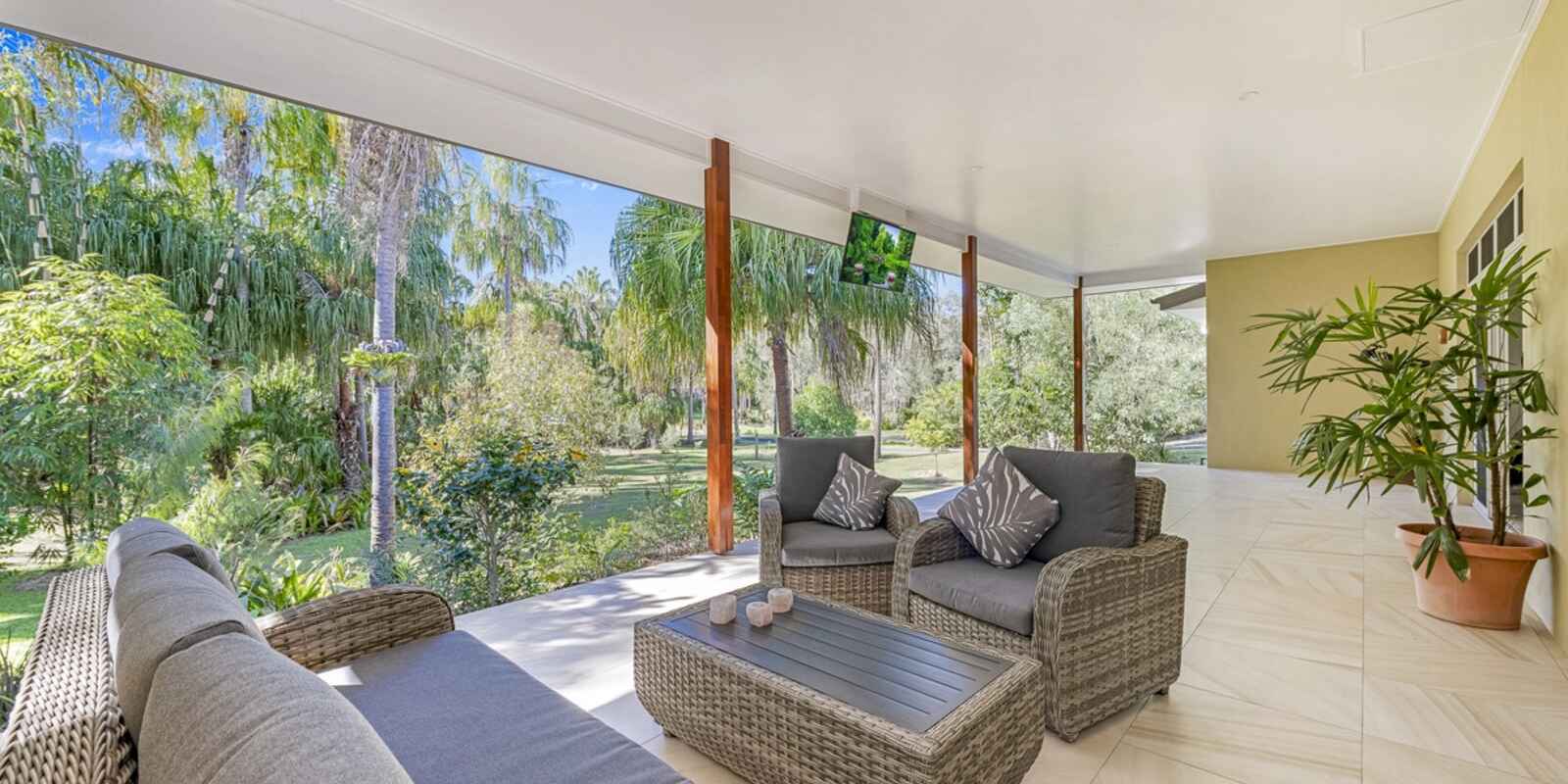 17 Woodlands Lane Moore Park Beach 17 Woodlands Lane Moore Park Beach